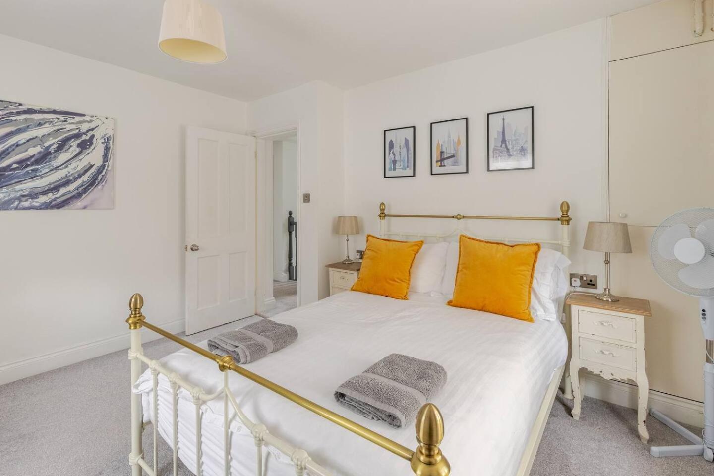 The Old Bank Beautiful Cotswold House With Huge Garden Holiday home *